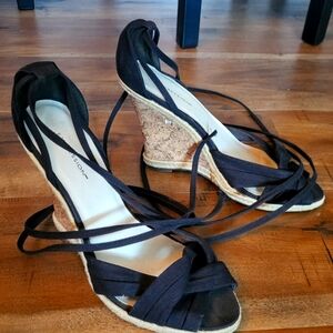 Elegant Black and Tan Wedge Shoes with Adjustable Straps